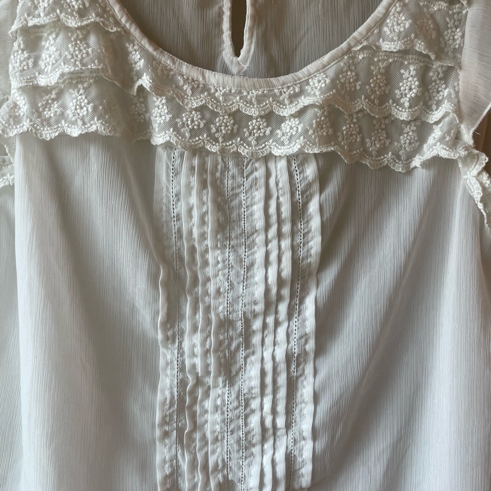 Sheer white Hollister top. Size L - Picture 3 of 4
